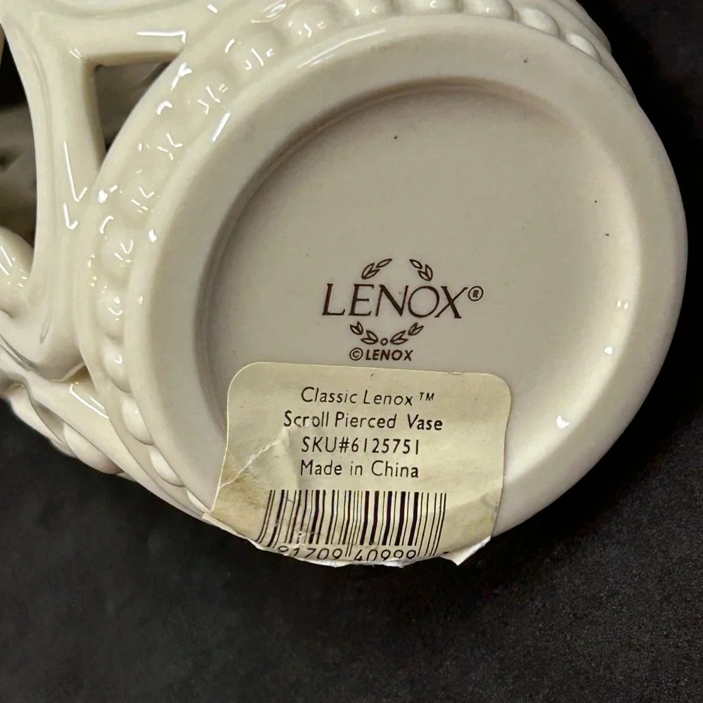 Lenox Classic Scroll Pierced Vase Ivory Fine China Gold Trim 8.25 inch 6125751